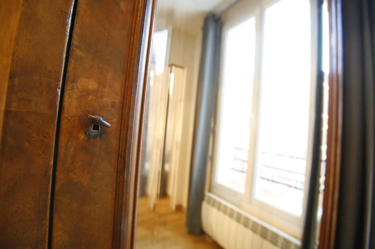 Confort Au Pied Du Métro Glacière Apartamento